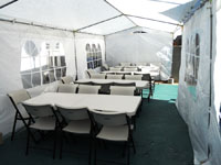 carpa 10 x 30 con 5 mesas y 40 sillas