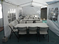 carpa con paredes blancas