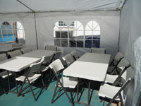 mesas sillas con 10 x 30 carpas