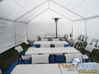 20x30 carpa con sillas y mesas